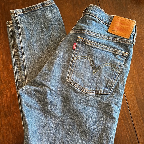 Levi's Women's Premium 501 Skinny Jeans - Picture 2 of 5